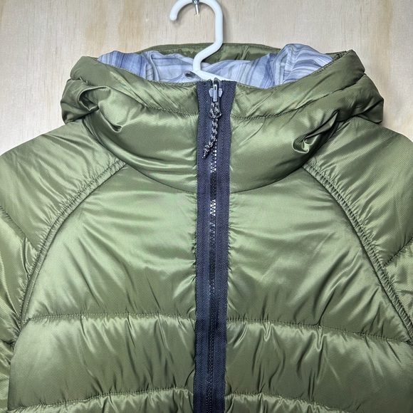 Burton women’s reversible puffer jacket size medium - Picture 2 of 16